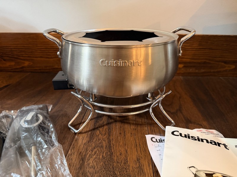 Cuisinart 3 Quart Stainless Steel Electric Fondue Set CFO-3SS Never Used in Box