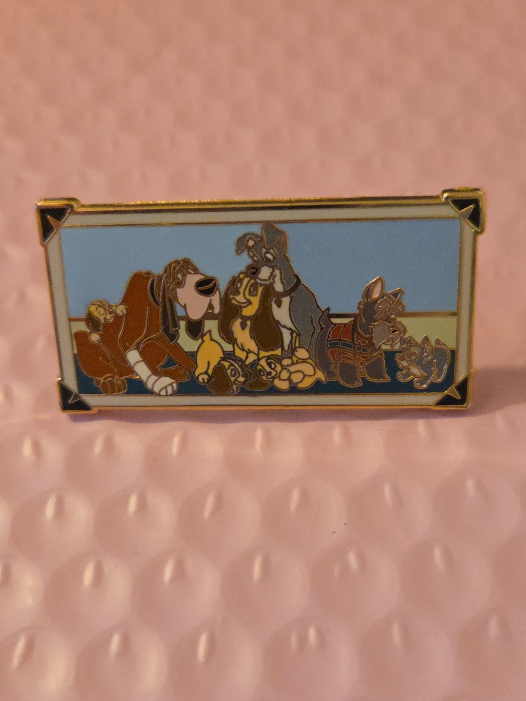 Family portrait Lady, Tramp, Jock, Trusty and puppies  (LE) 350  Disney pin