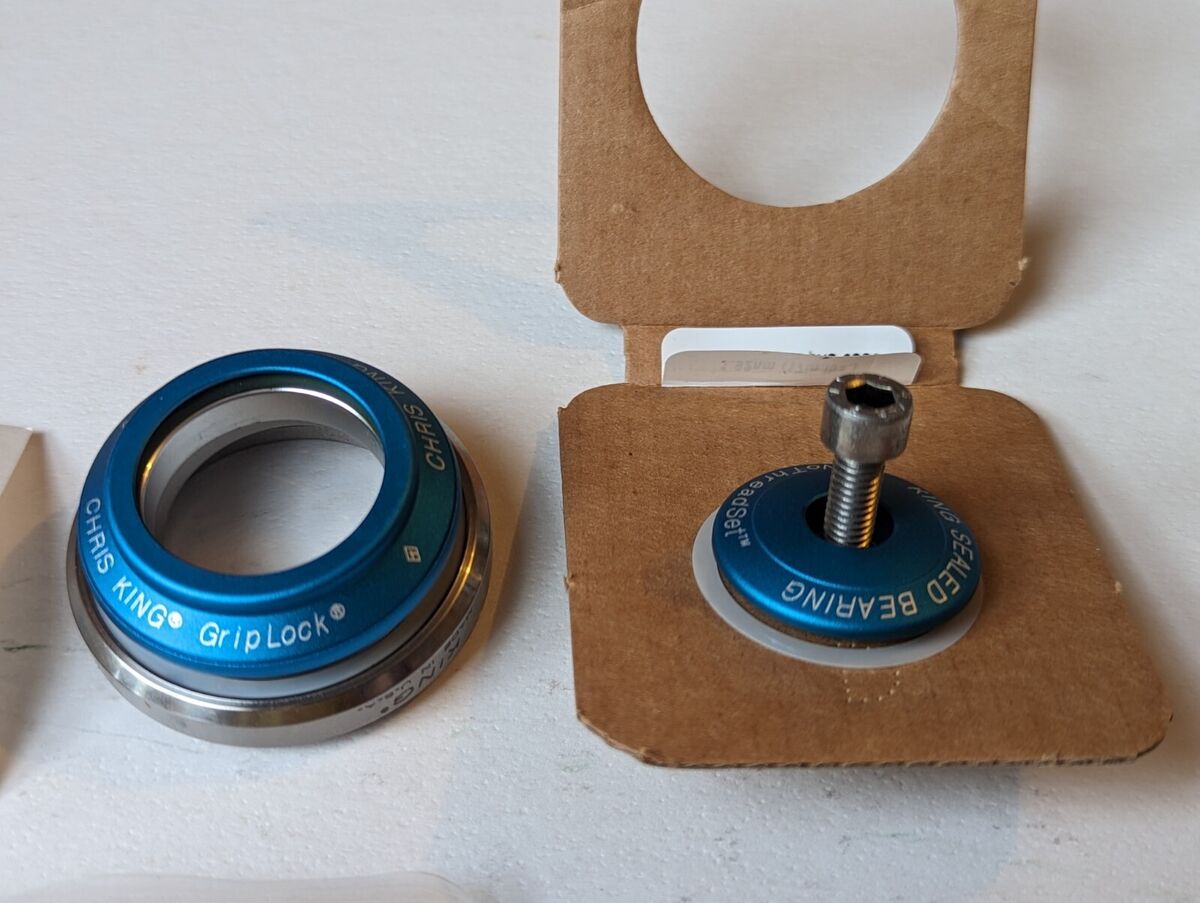 Chris King Inset Matte Turquoise Tapered 1 1/8 -1.5 inch Chris King Inset Matte Turquoise Tapered 1 1/8 -1.5 inch