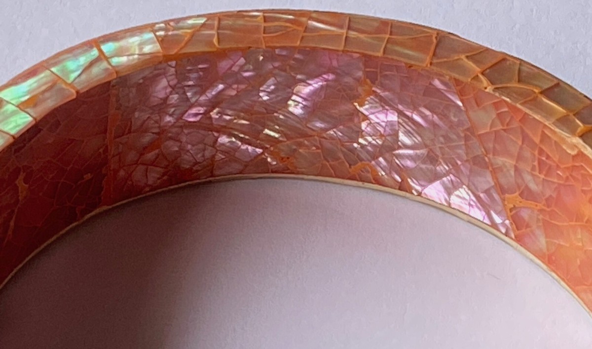 Bracelet Bakélite Années 1950 - Mosaïque 2 Tons Orange Et Nacré, Fermé, Vintage