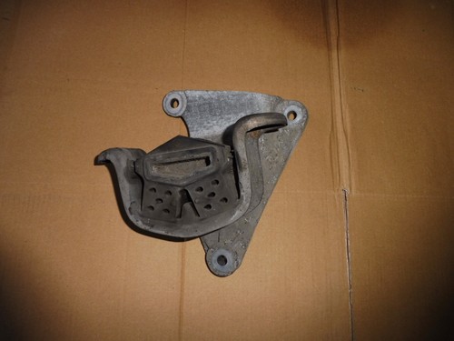 VW T5 GP 2.0 TDI Getriebehalter Getriebehalterung Getriebeträger 7H039915H