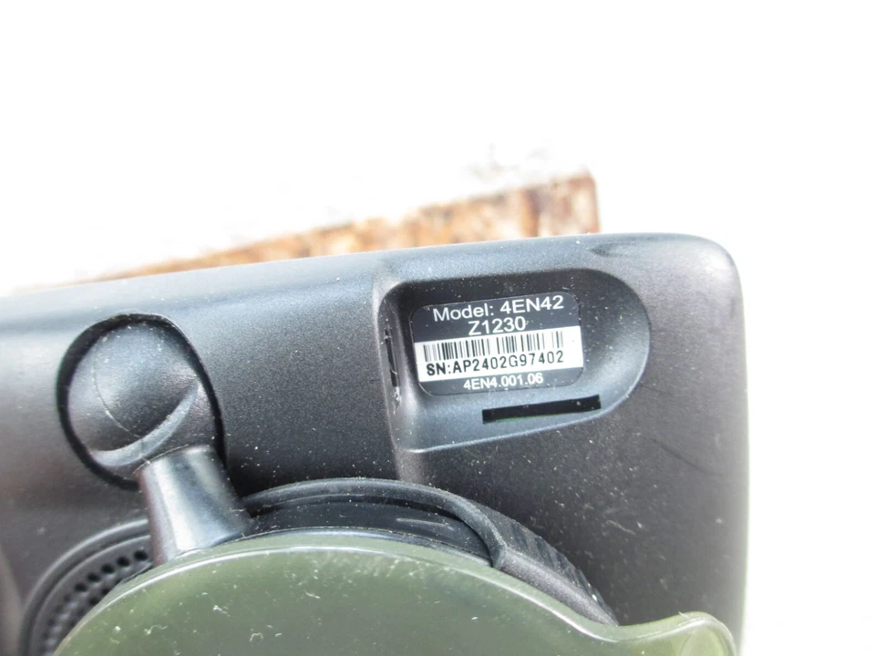 TOMTOM GPS MODEL 4EN42 Z1230 WITH POWER CORD MOUNT GPS NAVIGATION Tested Bundle - Image 3 of 3