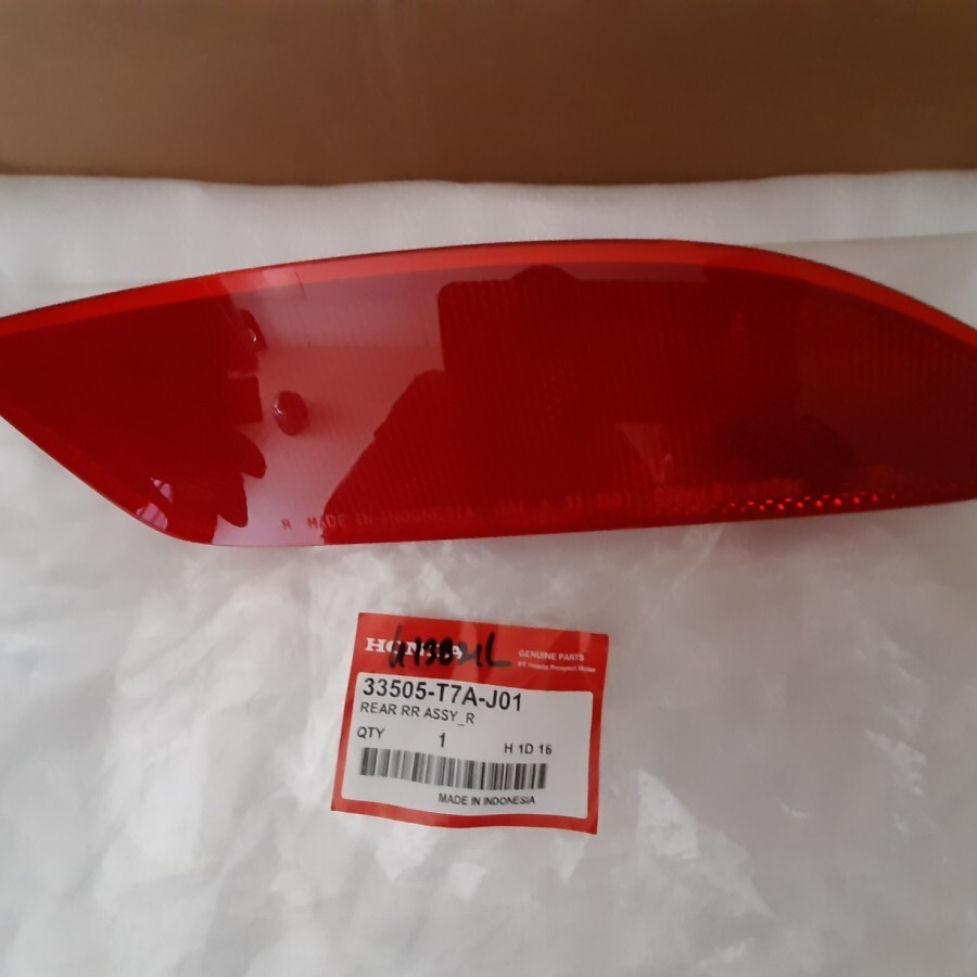 Genuine Rear RIGHT Bumper Reflector 2015-2019 Honda HR-V 33505-T7A