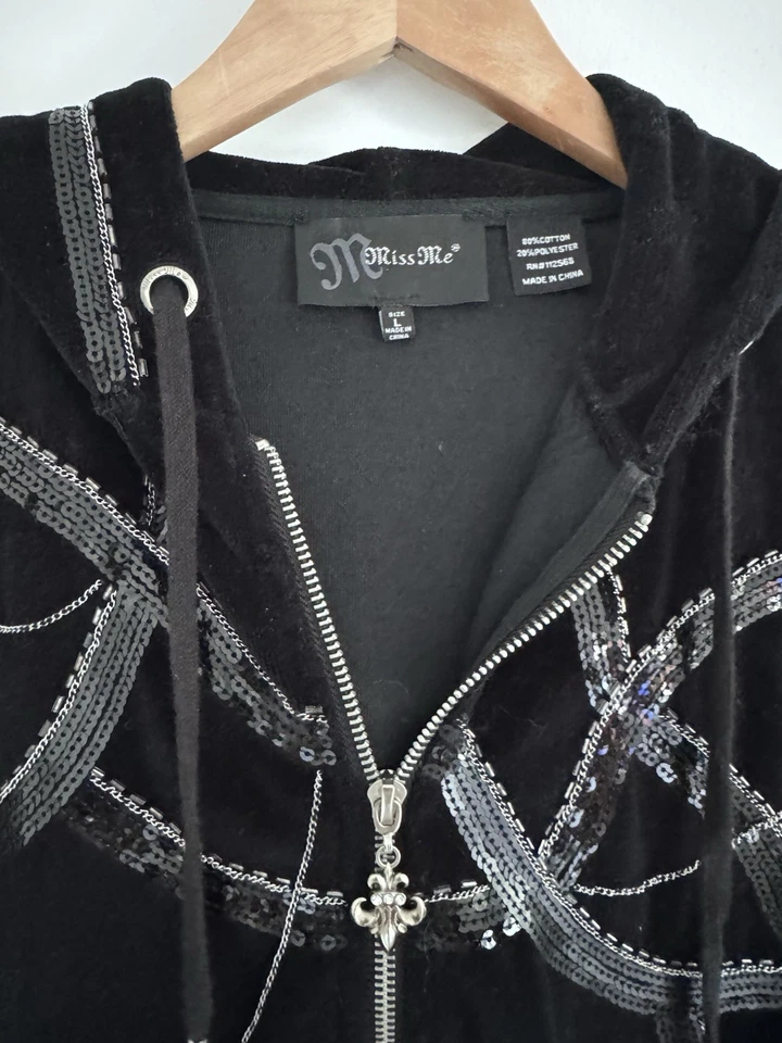 Sudadera con capucha Miss Me para mujer grande de terciopelo negro bordada con cuentas de lentejuelas Foto 3 de 4
