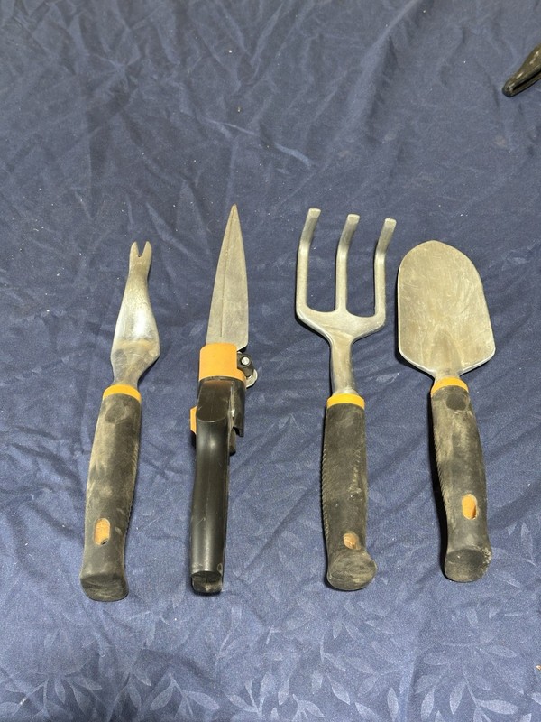 Fiskars 4-in-1 Garden Tool Set with Trowel Weeder Cultivator & Ease Grass Shears