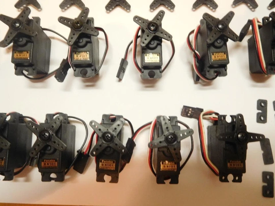 Futaba S3101 Micro Servo x 15 e altri articoli - Immagine 3 di 4