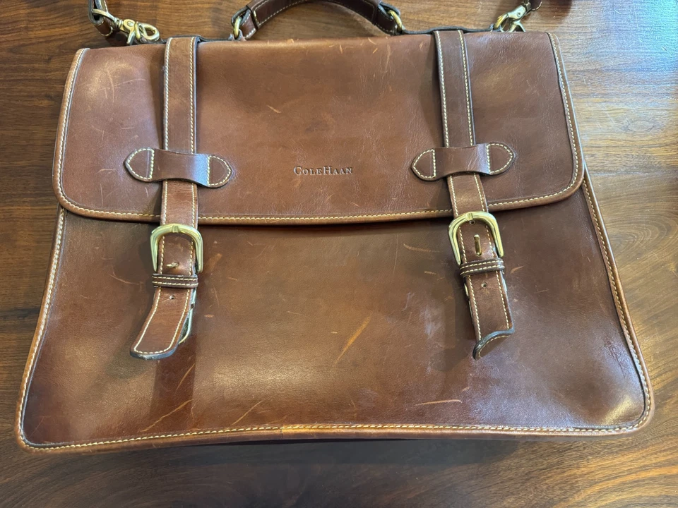 Bolsa carteiro Cole Haan couro marrom escritório trabalho escola documentos - Imagem 2 de 4