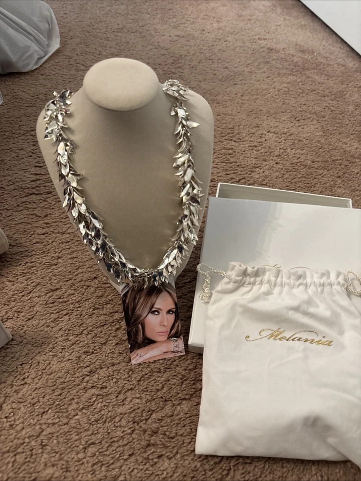 Collar Melania Trump Forma Hoja Tono Plata 27" se puede ajustar a 30" Totalmente Nuevo Foto 2 de 4