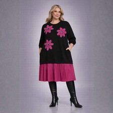 ROCKTHOSECURVES WOMENS Black Dress with Applique and Pleated Skirt