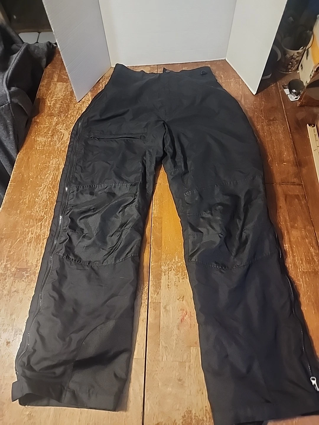 Suisse Sport Men's Snow Ski Pants Size M Leg Zippers Pockets Snowboard Winter
