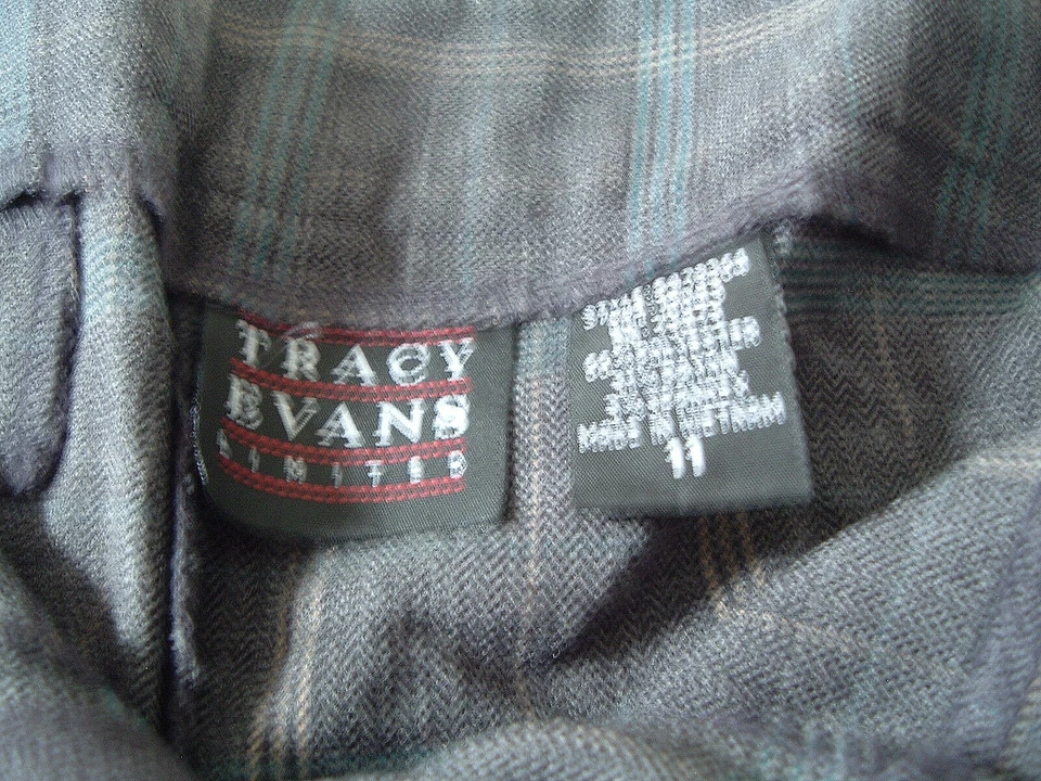 Tracy Evans 3 inch cuffed dress shorts gray plaid size 11 junior - Image 4 of 4