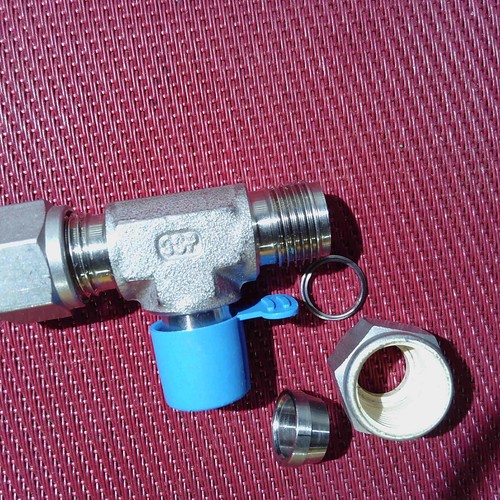 SSP Griplok® 3/8" Tube OD x 1/4 NPT Male BRANCH TEE Threaded Pipe SS-600-3TTM - Picture 2 of 4