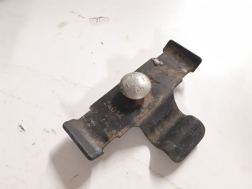 patte de maintien de bac de
