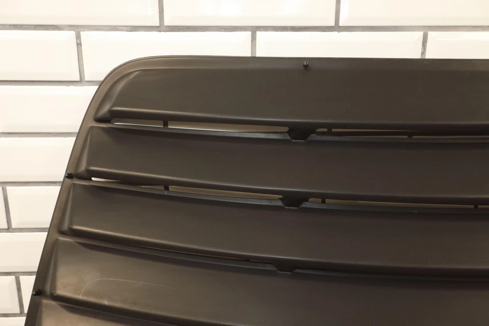 2009 Dodge Challenger SRT-8 Back Window Louvers Aftermarket Foto 2 de 4