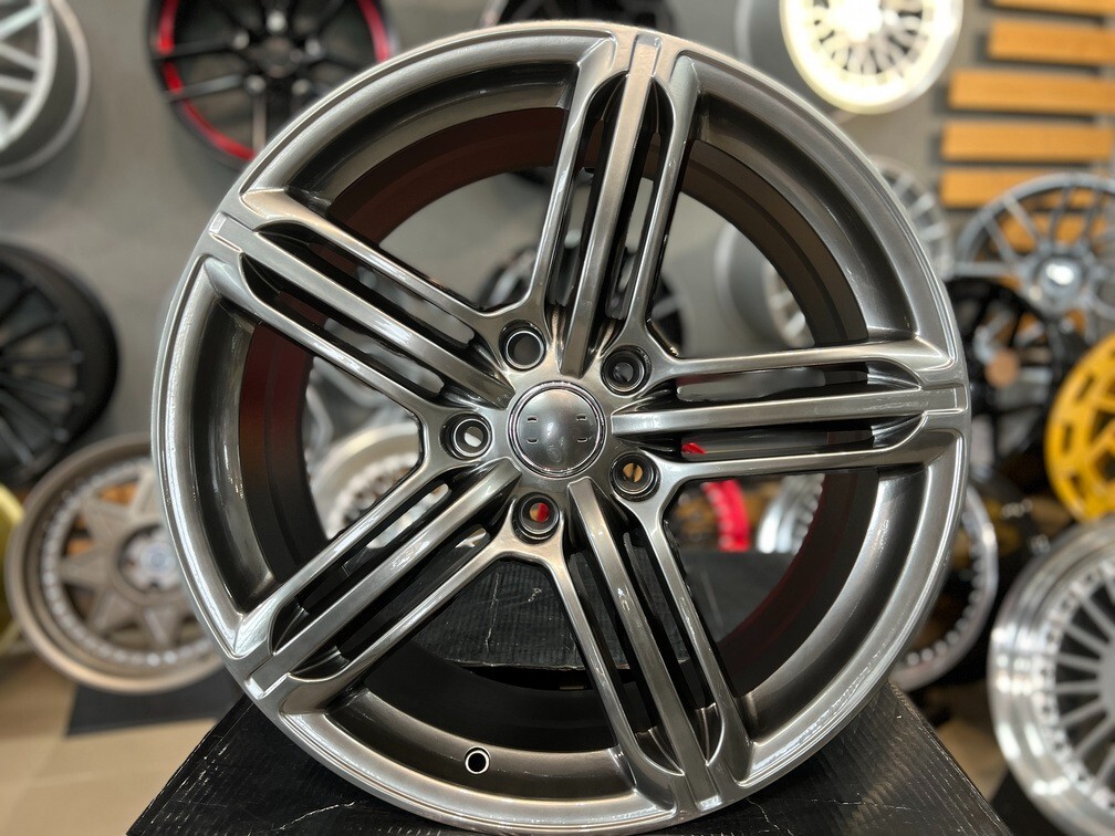 ATP 社外ホイール 18インチ 4本 8J5HPCD130+55 made in ITALY VW/トゥアレグ ポルシェ/カイエン audi/Q7等　(VHC262)クレジットカード QRコード決済可能 ポルシェ カイエン 純正 18インチ 8J +53 5H130 中古 アルミ ホイール