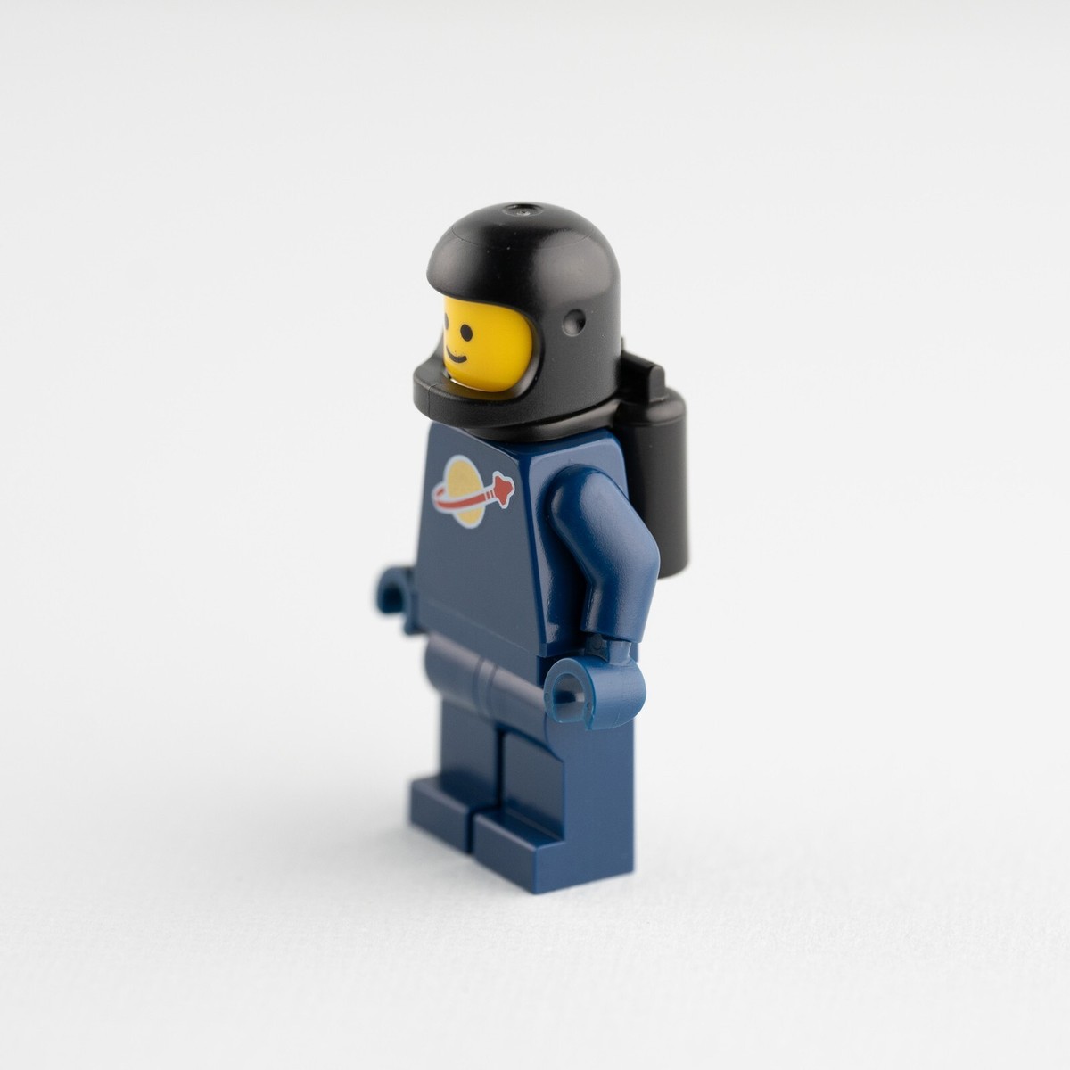 【超希少】ASTRONAUT DONALD Amazon.com: Medicom Disney: Astronaut Donald Duck Vintage