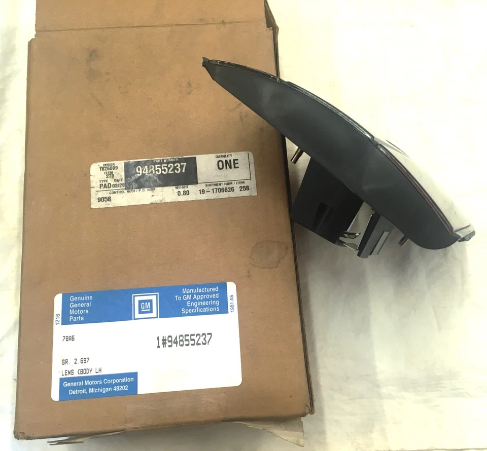 NOS 1993-97 Geo Prizm tail reverse backup lens GM S 94855237 - Image 4 of 4