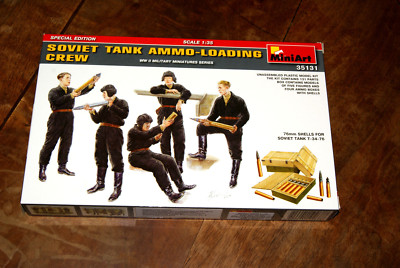Miniart 35131 : Sowj. Panzerbesatzung Mun. ladend WW II / 5 Figuren Kit 1:35
