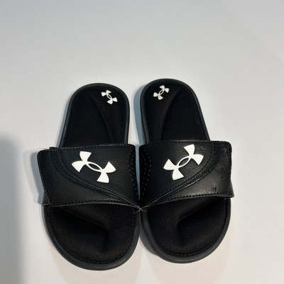 Under Armour kids Ignite V Slide Sandal size 3Y black & white 