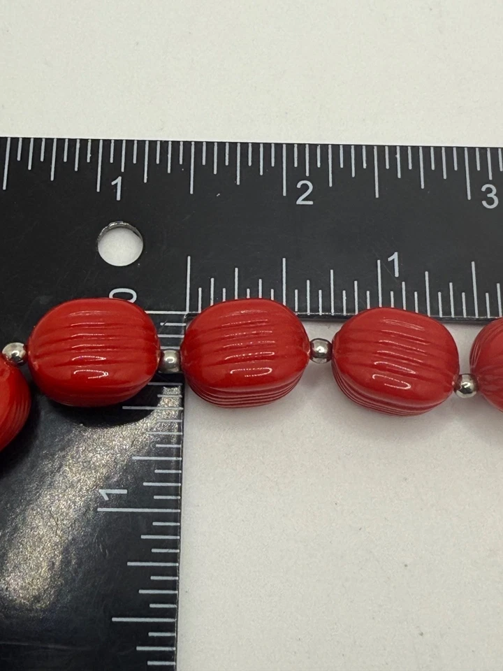 Collar de cuentas rojas gruesas vintage cuentas de barril acanaladas declaración 17" Foto 4 de 4