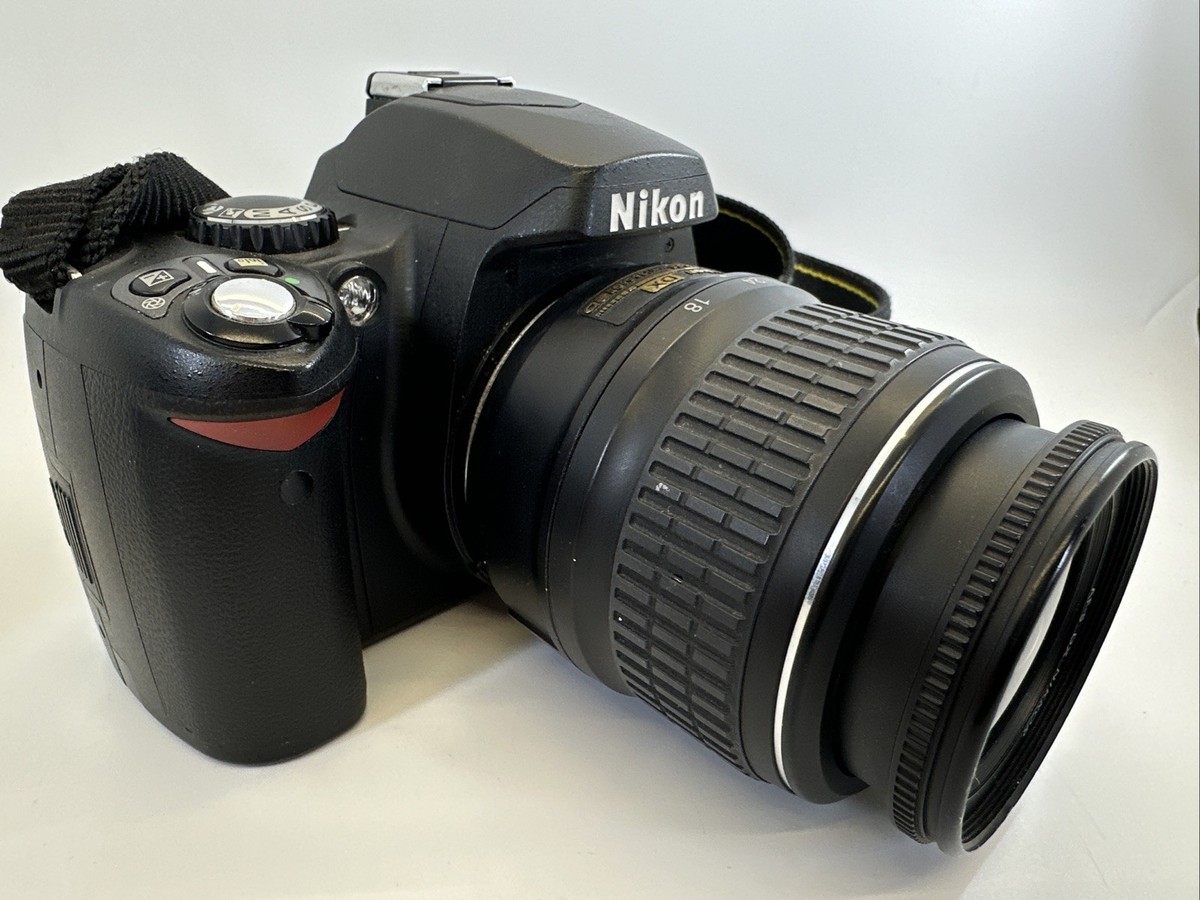 Nikon D40 Digital SLR Camera & AF-S DX Nikkor 18-55mm ED f/3.5-5.6