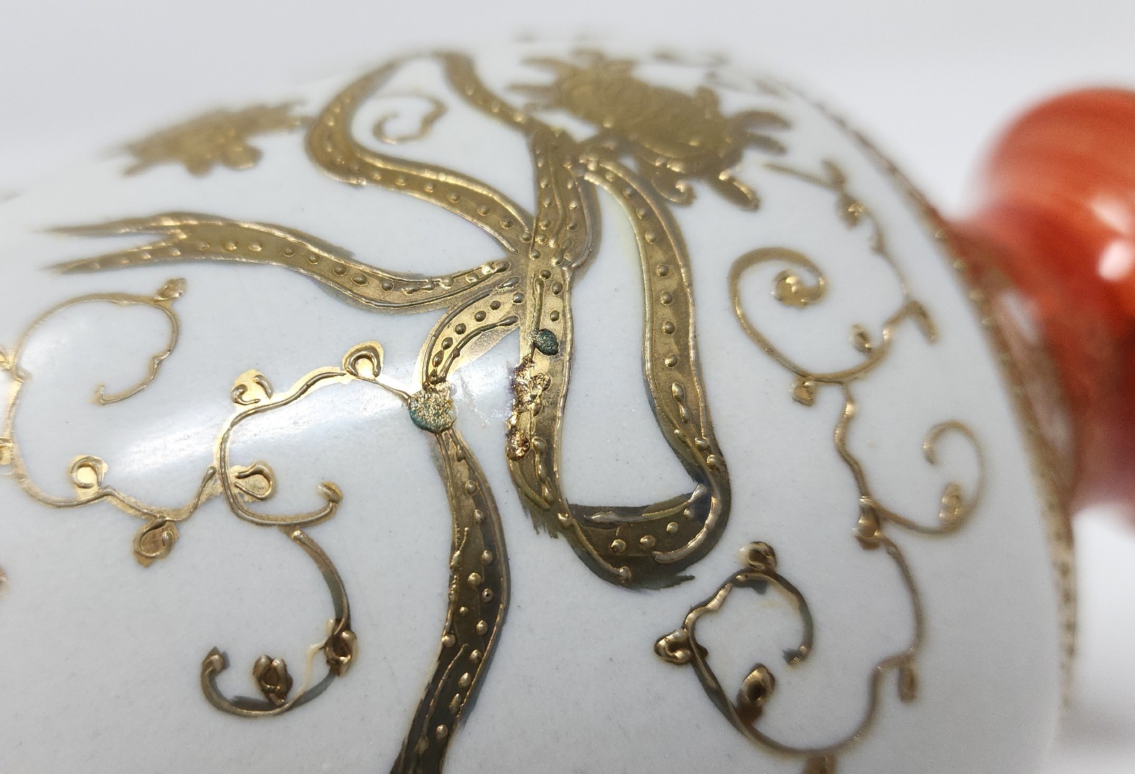 Antique Japanese Kutani Porcelain Kabuto Samurai Helmet Ribbon Vase Gold Moriage