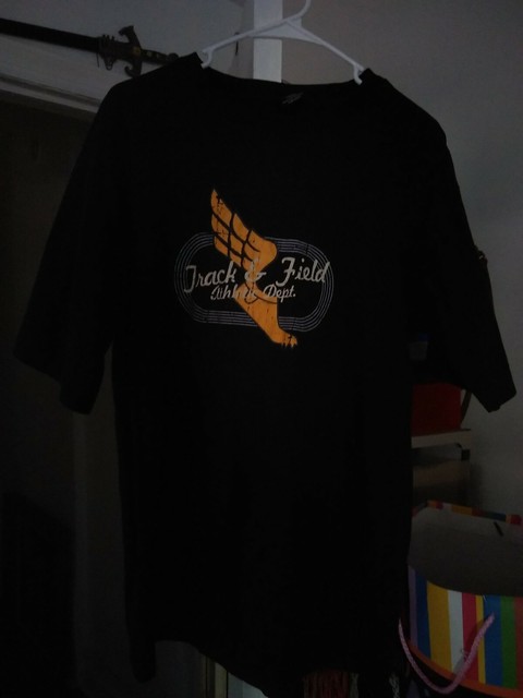 black athletic shirt