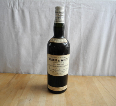Alter Black & White Buchanan's  Scotch Whisky  0,7 L  43  % 210   ( 300.-   L )