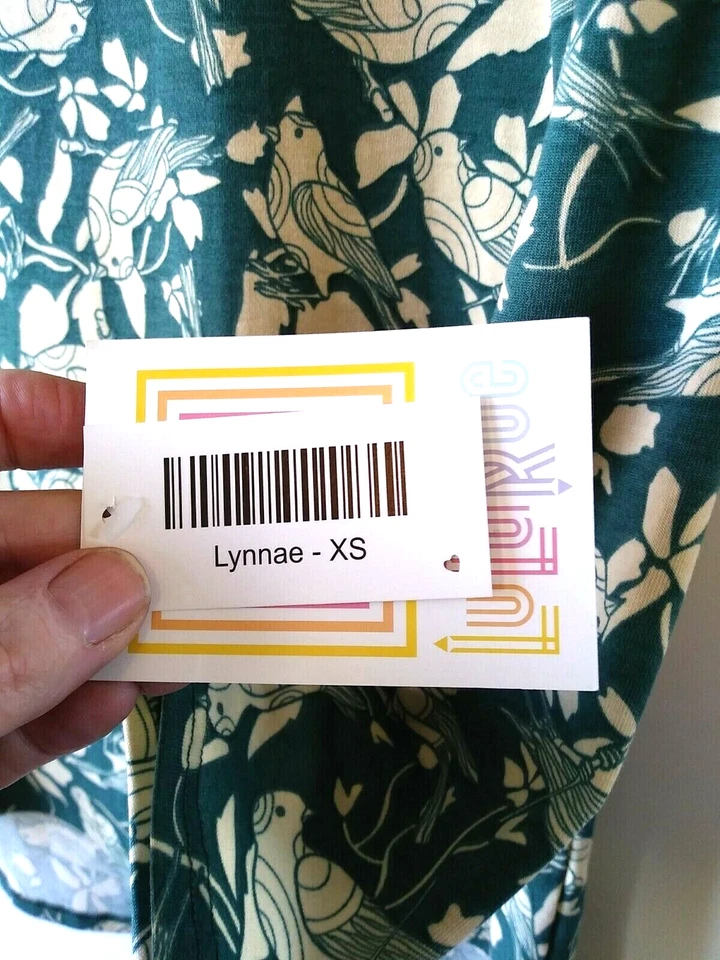 NUEVO TOP MUJER LULAROE LYNNAE VERDE CON ESTAMPADO DE PÁJAROS MANGA LARGA HI LO TALLA XS Foto 2 de 3