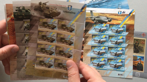 Hoja de estampillas de Ucrania montada sin montar o nunca montada vehículos militares ucranianos, coche blindado Dozor-B - Vídeo 1 de 1