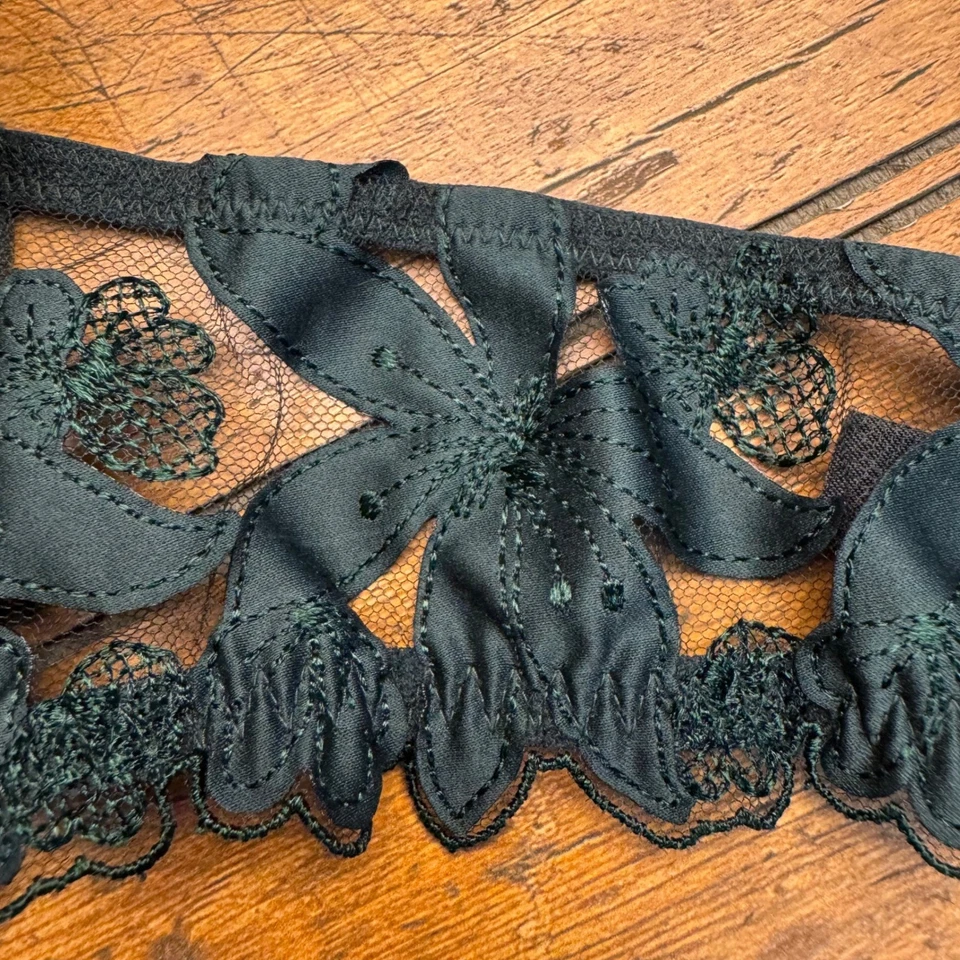 Victoria's Secret green floral thin lace embroidered bra 34B insanely gorgeous - Image 2 of 4