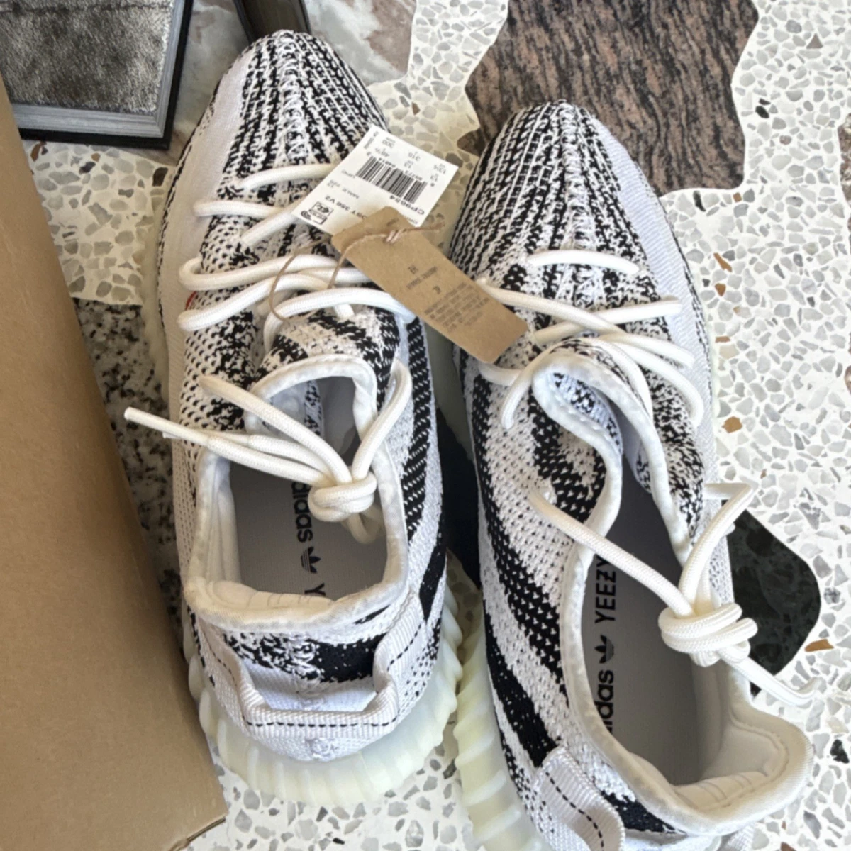Preços baixos em Yeezy Boost 350 V2 White | eBay Preços baixos em Yeezy Boost 350 V2 White | eBay