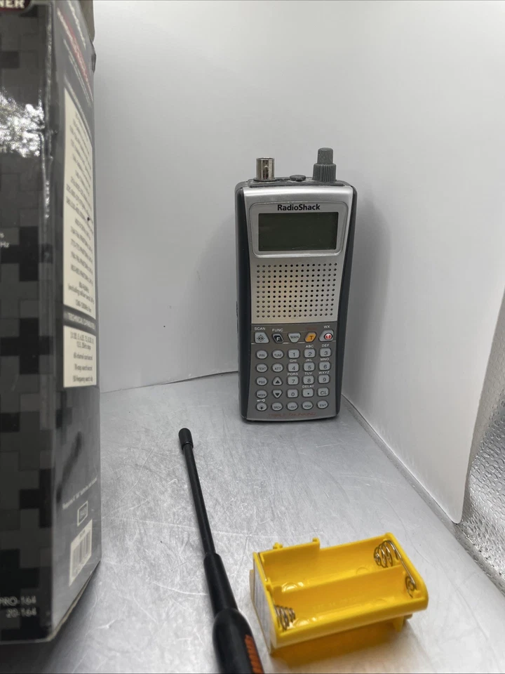 Radio Shack Model 20-164 PRO-164 Handheld Radio Scanner Tested Working - Image 3 of 4