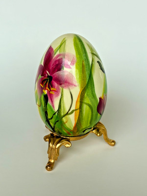 Patricia Ledonn Hand Painted Solid Wood Egg Floral Lily w/ Gold Tone Stand