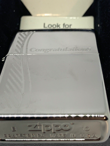 Accendino Zippo 24878 2010 inciso "CONGRATULAZIONI" NUOVO B-10 - Foto 6 di 9