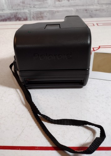 Polaroid 600 Instant One Step Flash Camera - Picture 7 of 7