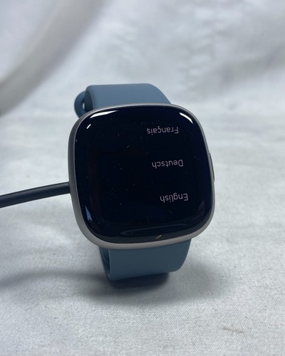 Fitbit Versa 4 Smartwatch Fitness Activity Tracker - Cascata Blu/Platino - Foto 5 di 19