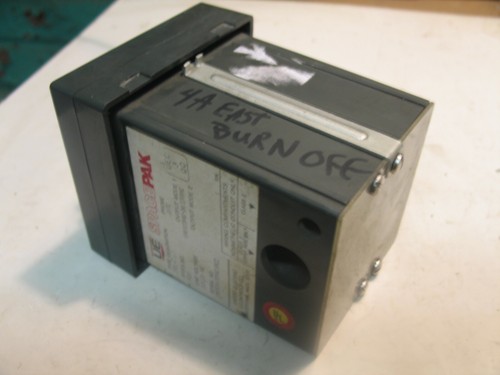 UNITED ELECTRIC UE SPACE PAK MODEL 1921 TEMPERATURA CNTRL 0-1500F TYPE J P4458 - Foto 3 di 5