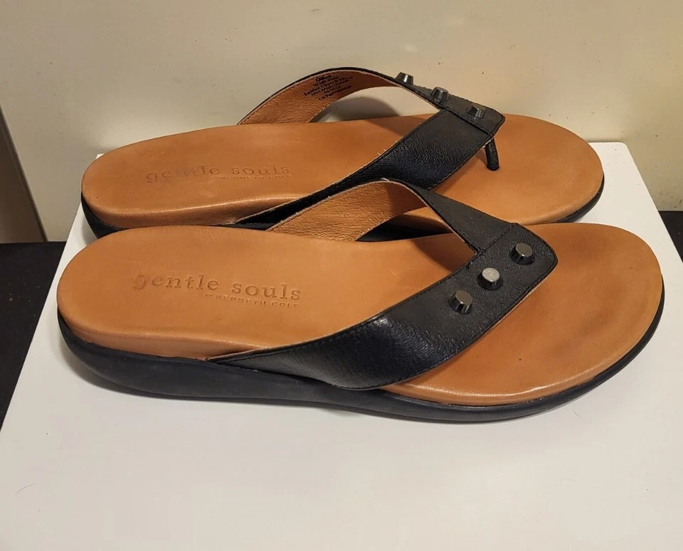 Sandalias Gentle Souls de cuero negro con tanga con plantilla acolchada talla 6,5 Ret $149 Foto 3 de 4