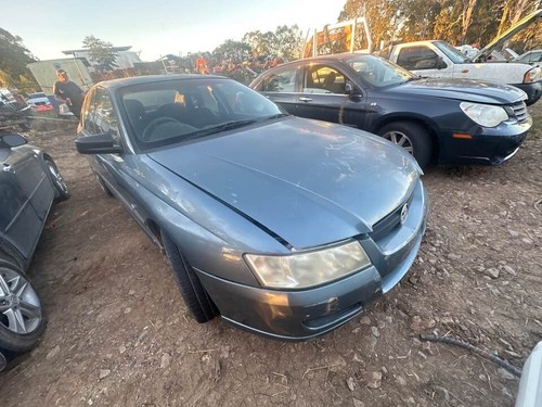 2004-2006 Holden VZ Commodore Right Front Headrest Berlina Calais #B245 - Picture 4 of 12