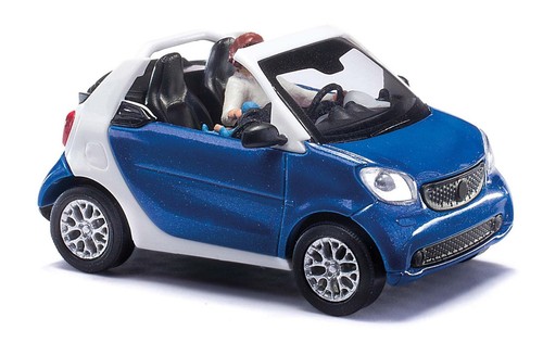 Busch 50779 Smart Fortwo cabriolet 2015 avec figurines bleu/blanc 1:87 NEUF modèle