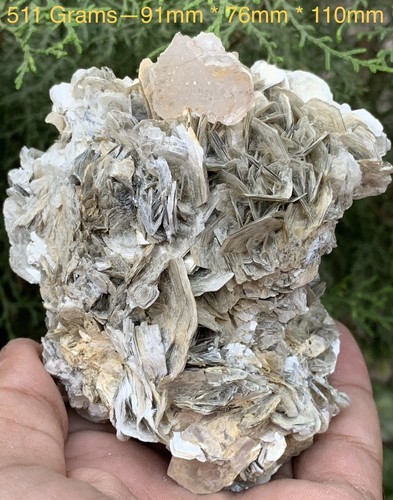 Fluorite rosa caldo 2555 carati combinata con campione di mica. - Foto 3 di 14