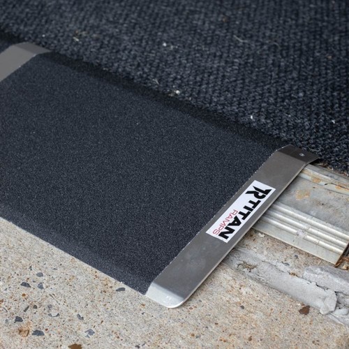 Titan Ramps 8" Aluminum Threshold Ramp for Doorways & Raised Landings (Open Box) - Bild 9 von 10