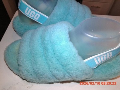 women's turquoise Ugg Fluff Yeah slippers size 9 excellent condition low shipng!