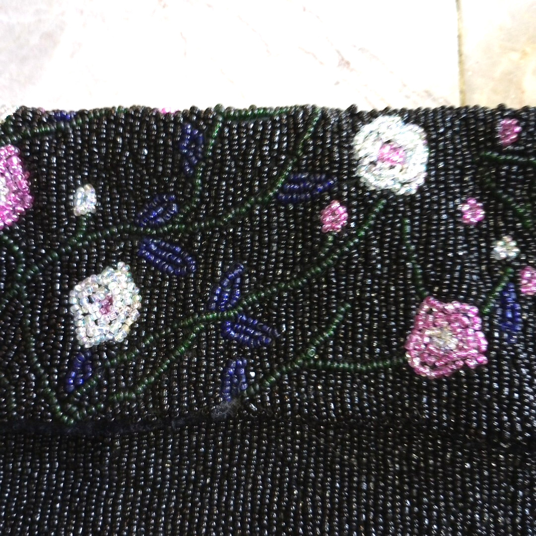как выглядит Vintage Black Velvet Beaded Handbag with Shoulder Strap Floral Design India, EUC фото