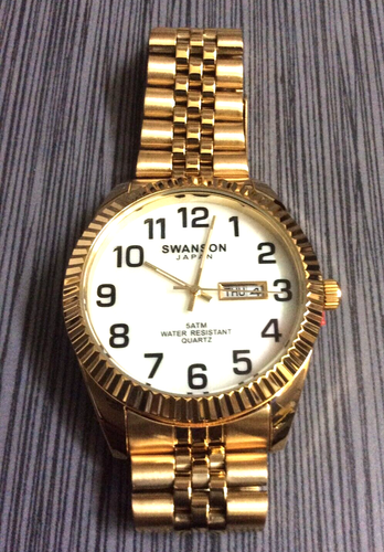 Swanson Herrenuhr 45mm Gehäuse weiß Datumszifferblatt arabische Zahl Stunden auf goldenem Band!
