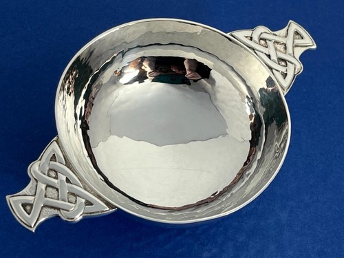 QUALITY BOXED VINTAGE SCOTTISH SOLID SILVER PLANISHED CELTIC QUAICH - Picture 19 of 20