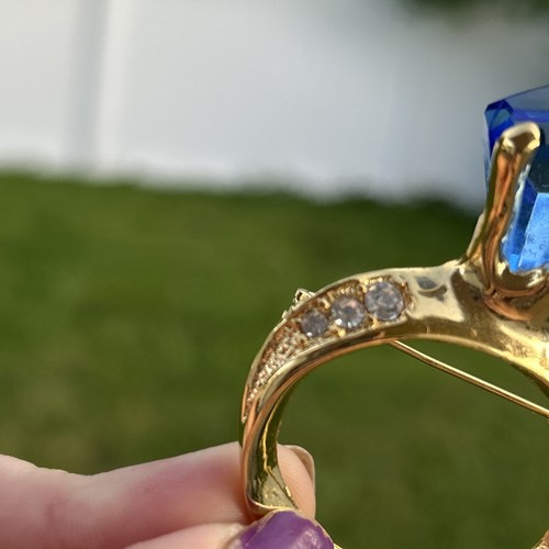 Engagement Ring Brooch Matte Gold Tone & Blue Stone 80s Solitaire Pin Statement - Picture 3 of 6