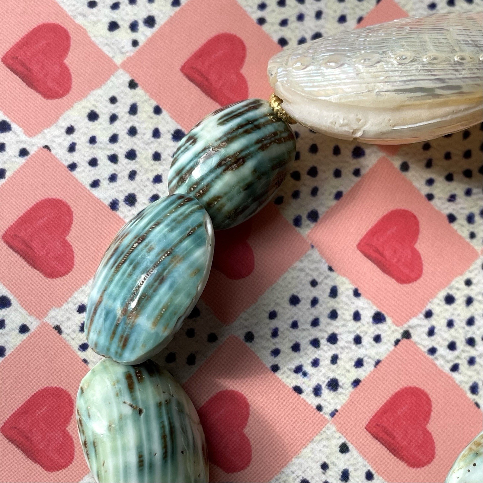 Turbo shell & silver abalone (?) shell stretch br… - image 6