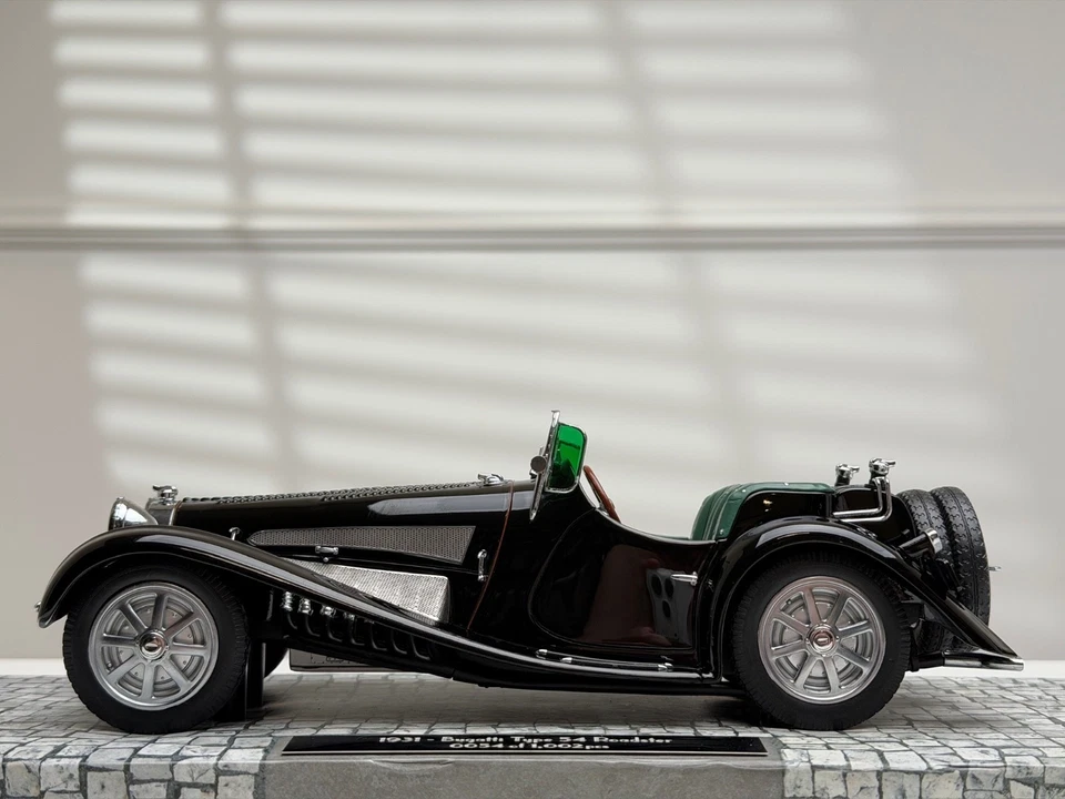1931 Bugatti Type 54 Roadster (Black) [MINICHAMPS] 1/18 scale - Image 2 of 4